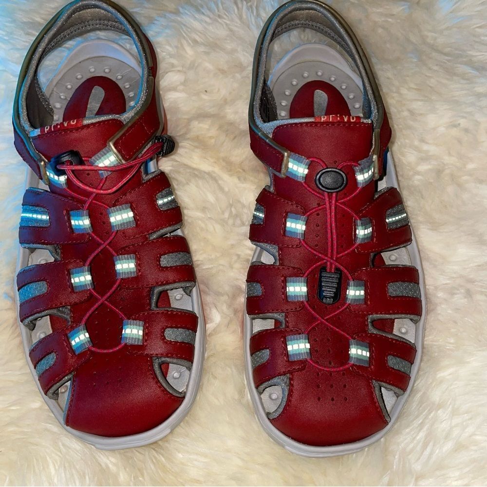 Privo Pink sling back sandals- water shoes Size 8.5